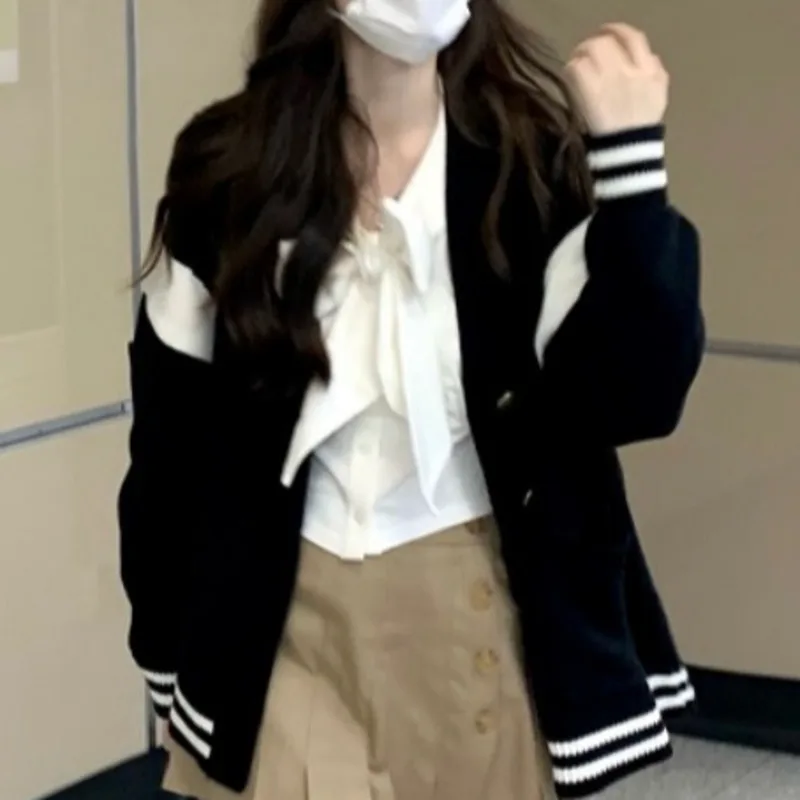 

Женский трикотажный кардиган на пуговицах, с V-образным вырезом и длинным рукавом