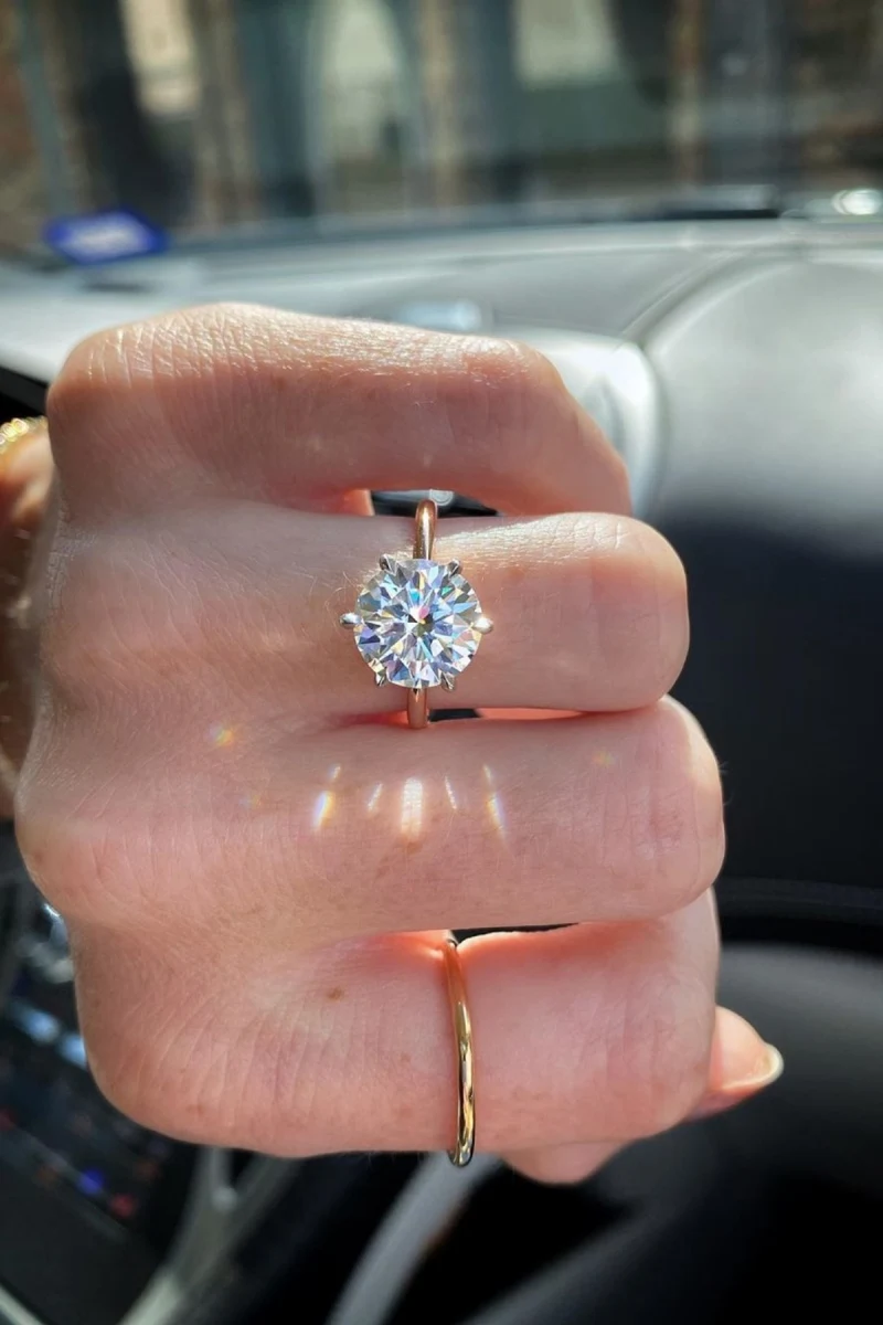 

Crystal Diamond Zirconia Lab Diamond 2 Carat Solitare & 2 mm Wedding Ring Ring