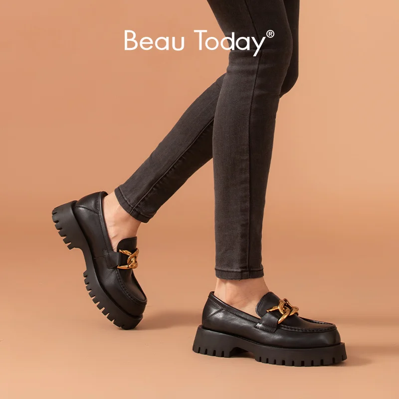 Мокасины женские из коровьей кожи на платформе с металлической цепочкой ручной