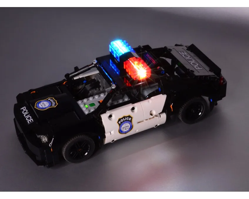 

Science and technology gear building block small particle MOC remote control motor assembly toy display of American police e car