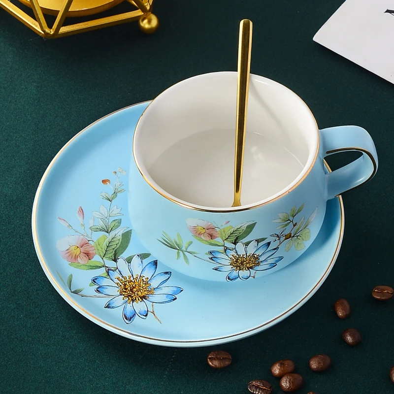 

European Style Bone China Coffee Cup and Saucer Vintage Cute Mugs Ceramic Tea Cup Mug Gift Color Kubek Drinkware BY50BD