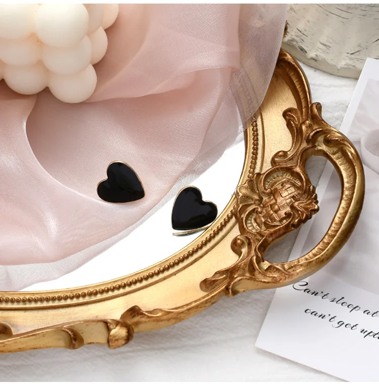 

2020 New Korean Girls Sweet Lovely Ear Stud Simple Geometric Winter Contrasting Retro All-match Earings Fashion Jewelry