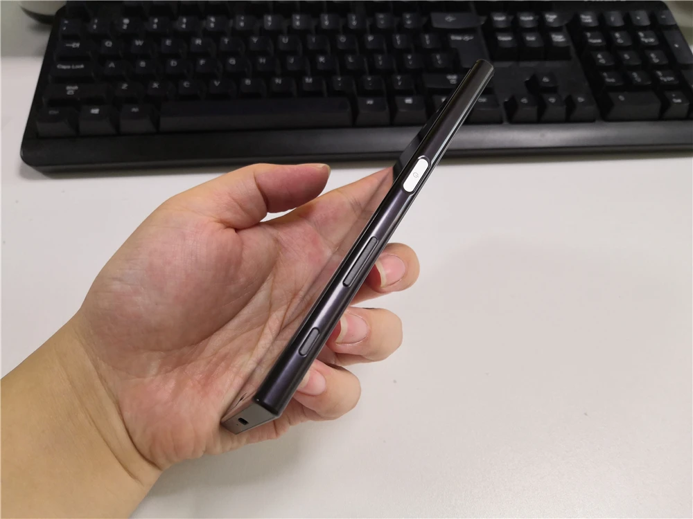 Sony Xperia XZ F8331 разблокированный 5," 4 ядра, 3 Гб оперативной памяти, Оперативная память 32GB Встроенная память 23MP LTE, отпечаток пальца, gps WI-FI одной SIM карты мобильного телефона