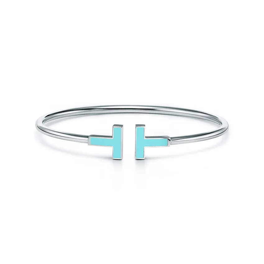 

Classic fashion boutique opening coil bracelet