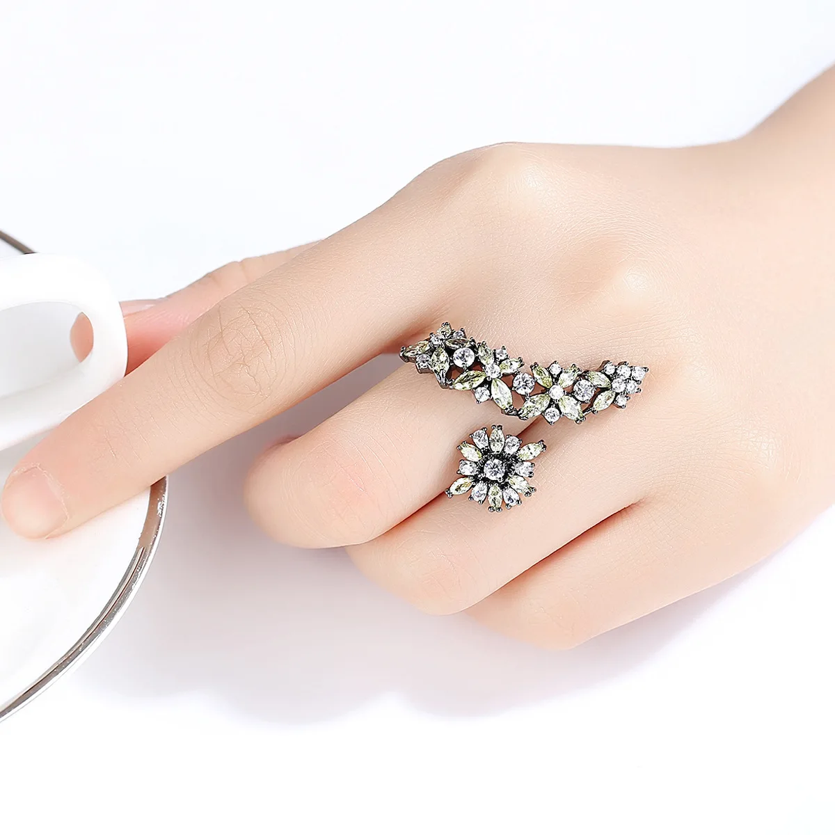 Kemstone Элегантный Циркон Черный Зеленый посеребренный Регулируемый манжет кольцо