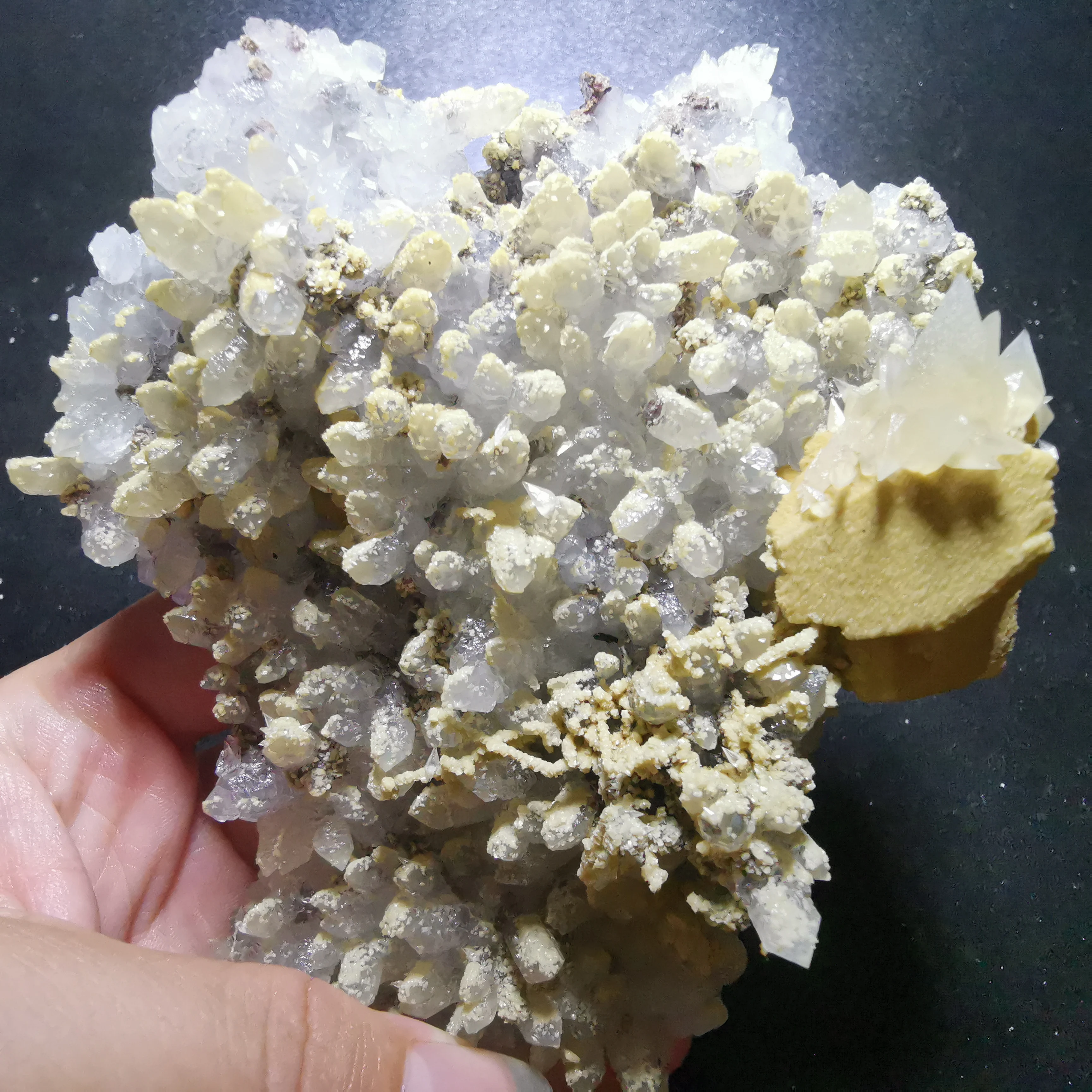 

227.3gNatural rare calcite quartz mineral restoration energy raw stone geology teaching specimen home decoration collection