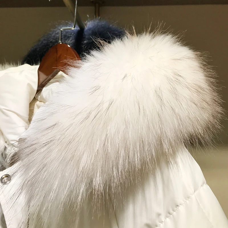 Зимние парки из натурального меха енота с воротником на 90% белом утином пуху