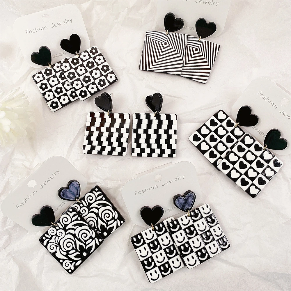 

2021 new fashion black and white plaid geometric earrings women's retro geometric acrylic heart-shaped earrings pendant jewelry