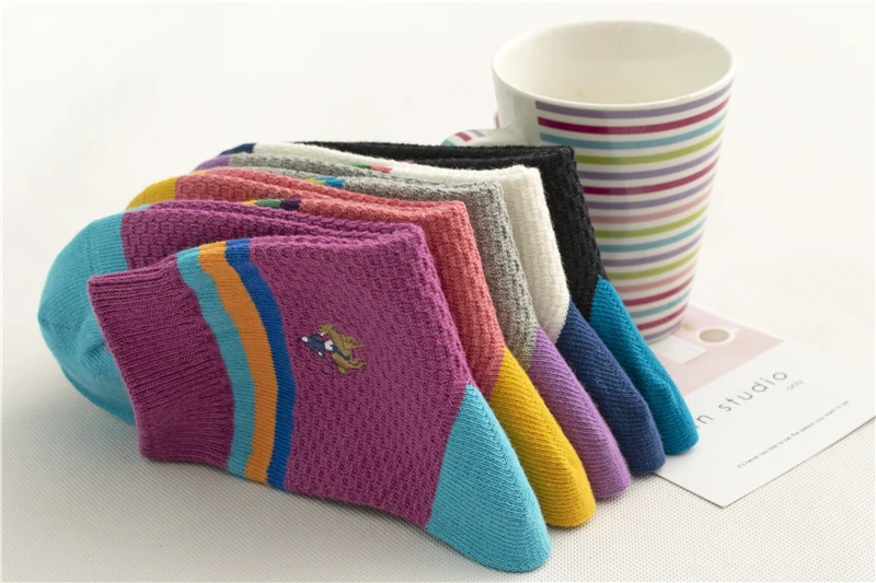 The new style of women's stripes in autumn and winter in 2022, embroidered pure cotton socks, ladies'leisure socks