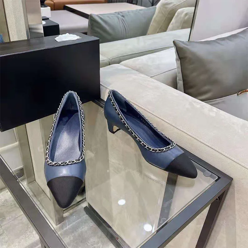 

Классические туфли на каблуке, украшенные цепочкой, элегантные дамские и богини, кожаные туфли с острым носком на среднем каблуке, 34