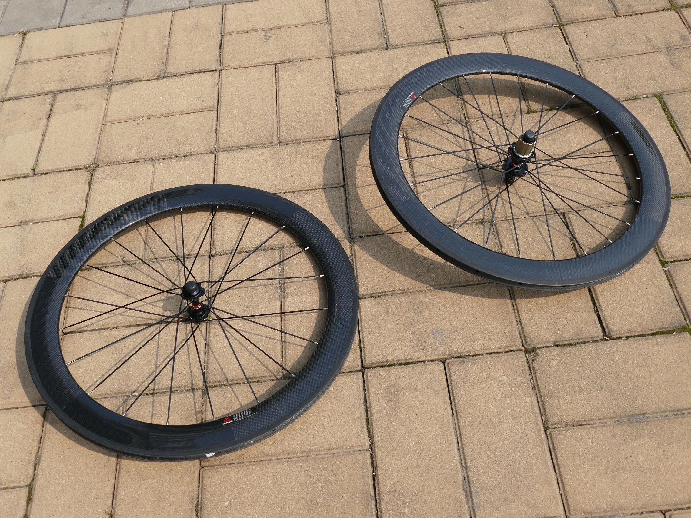 

TW5 High Quality Brand New Full Carbon Road Bike Tubular Wheelset (Basalt Brake Side) Wheel Rim Depth 50mm Width 25mm