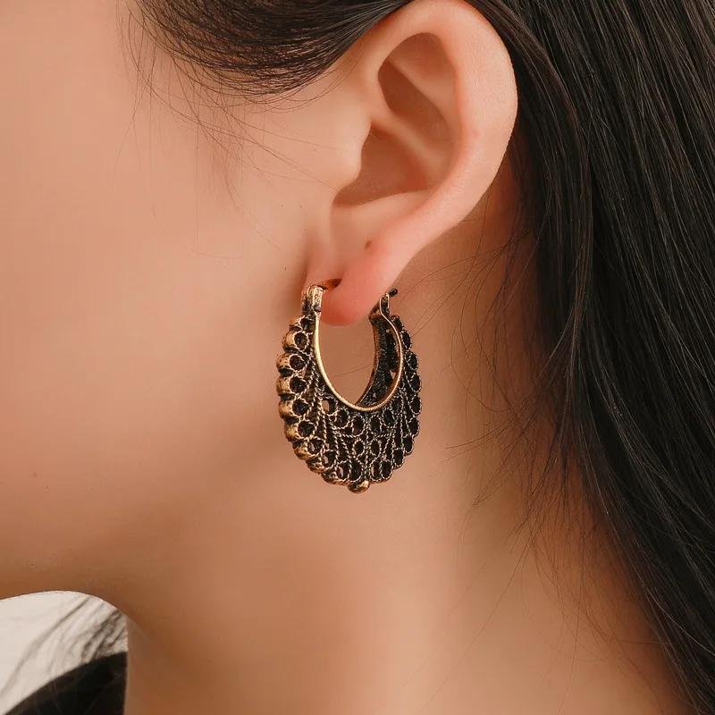 

Trendy Style Gold Silver Hollow Geometric Pattern Moon-Shaped Pendant Earrings Women's Ear Ornaments Eardrops Jewelry Party Gift