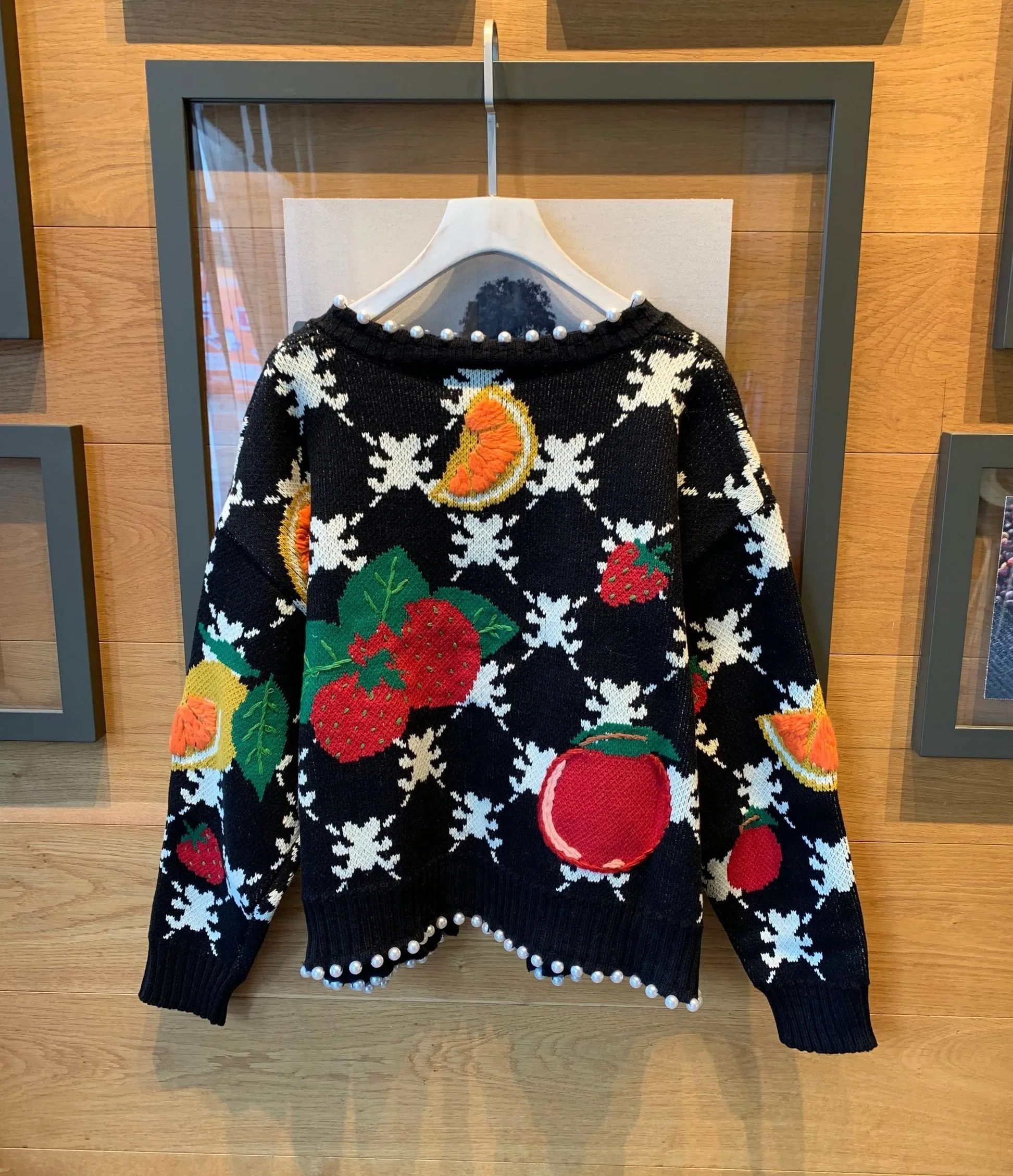 

JCHB 2021 autumn and winter beaded pearl fruit jacquard round neck wool knitted cardigan sweet sweater coat female new high qua