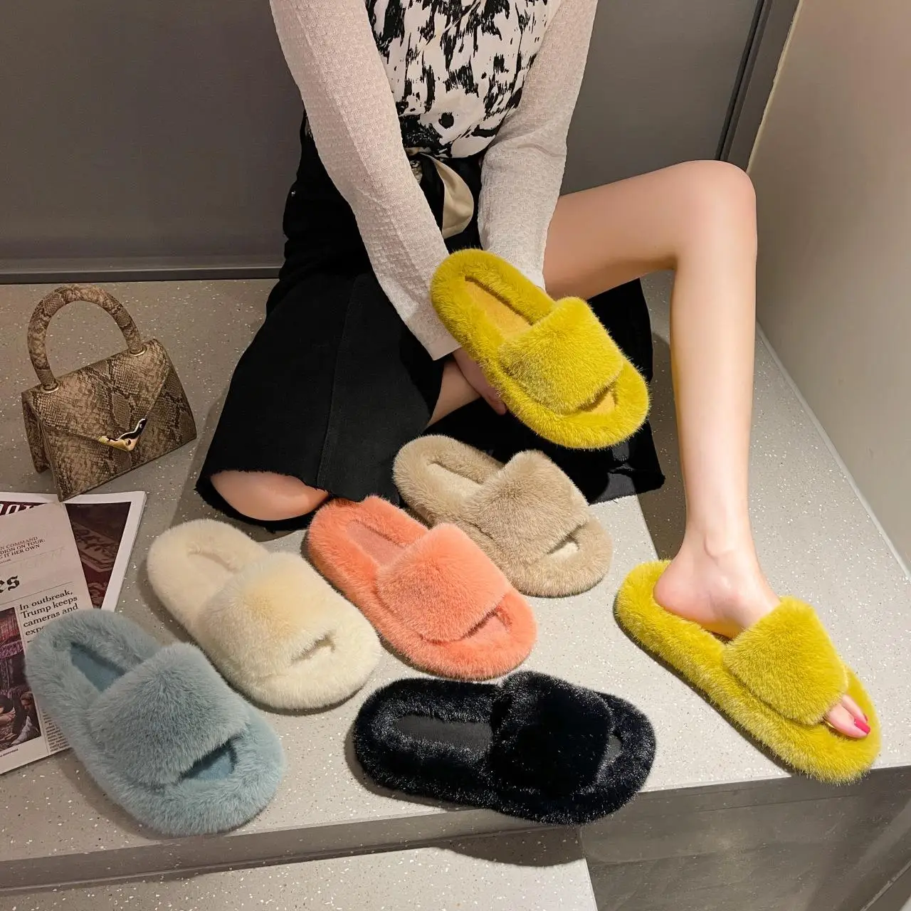 

Y 2021 Women Faux Fur Slides Furry Fur Slippers Fluffy Flip Flops Slip on Flats Casual Ladies House Plush Slippers Cozy Shoes