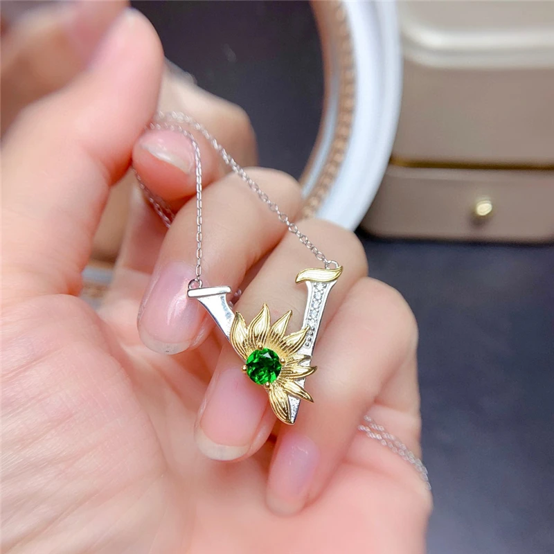 

WEAINY Natural Diopside Pendant, S925 Silver Necklace, Victory Pendant, Sun Pendant, Green Gemstone Necklace