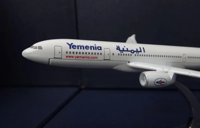 Модель самолета A330 металлическая модель для детей подарок на Рождество 1:400| |