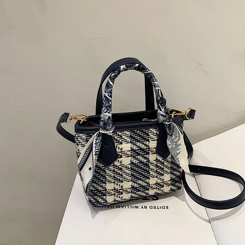

2021 Trendy Canvas Handbag Women's Zipper Check Shoulder Strap Tote Bag High Quality Horizontal Sewing Crossbody Bag Lady