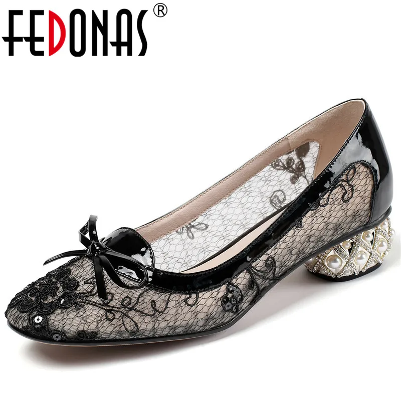 Женские туфли с бантом FEDONAS украшенные жемчугом на необычном каблуке стразы