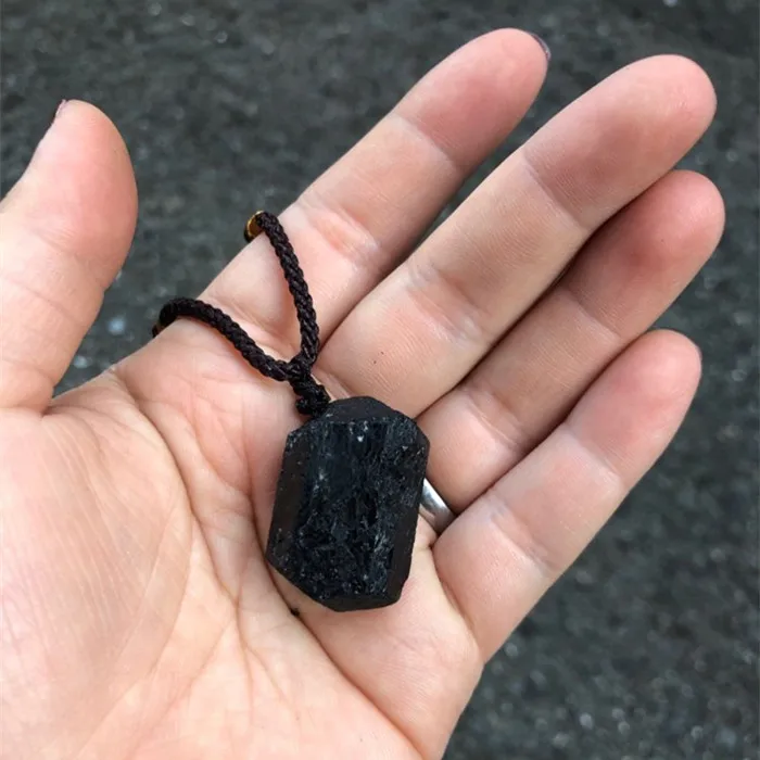 Натуральный черный турмалиновый камень кулон грубая оригинальная кристальная