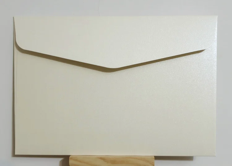 25 шт./лот 193x133 мм(7," x 5,2") перламутровый цветной бумажный конверт 250 г конверты приглашения для карт Подарочный конверт - Цвет: 193x133 Beige