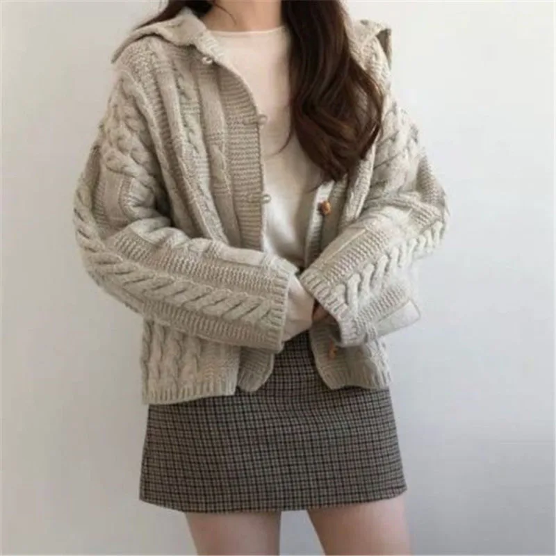 Knitted wool sweater female winter 2019 new Korean version of the loose long sleeved horn buckle rod women's cardigan |