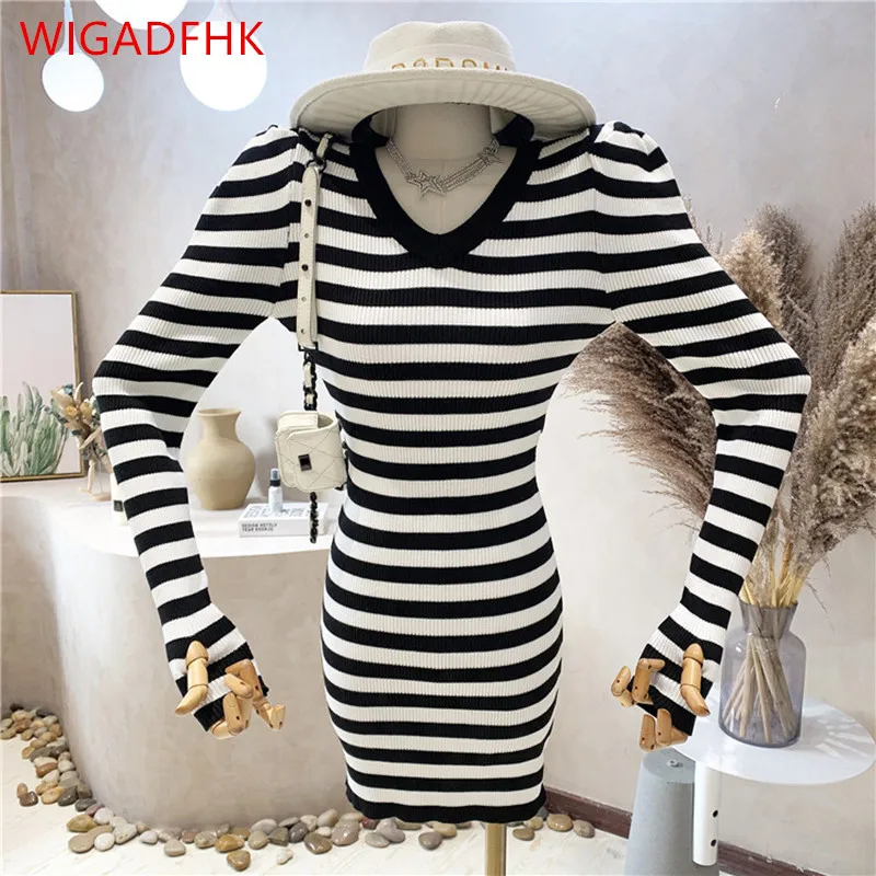 

Женское трикотажное платье-свитер с V-образным вырезом и длинными рукавами