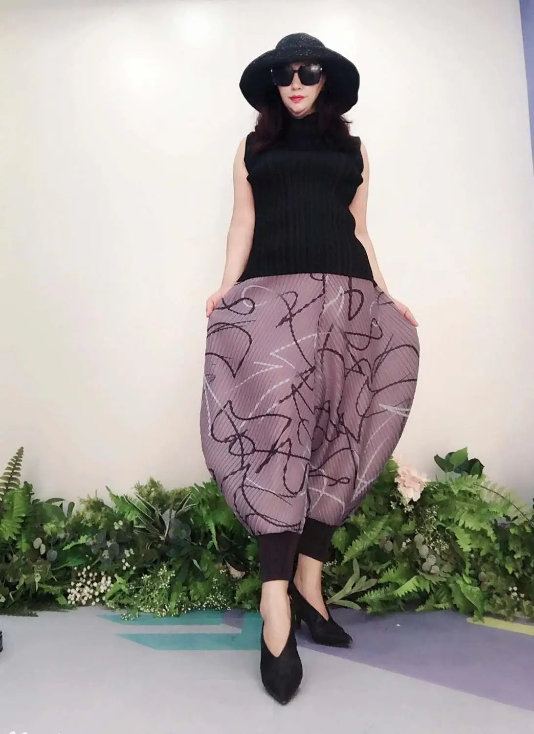 HOT SELLING Miyake fashion  Spring and summer mid waist  printed harem pants Tie feet pants IN STOCK