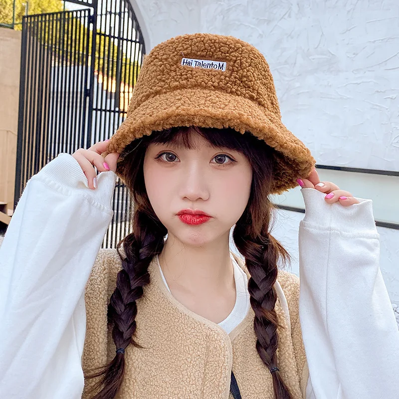 

Autumn and Winter Women's Hats, Satin Stalls, Big Eaves, Warm Winter Korean Version of Lamb Wool Warm Fisherman Hats