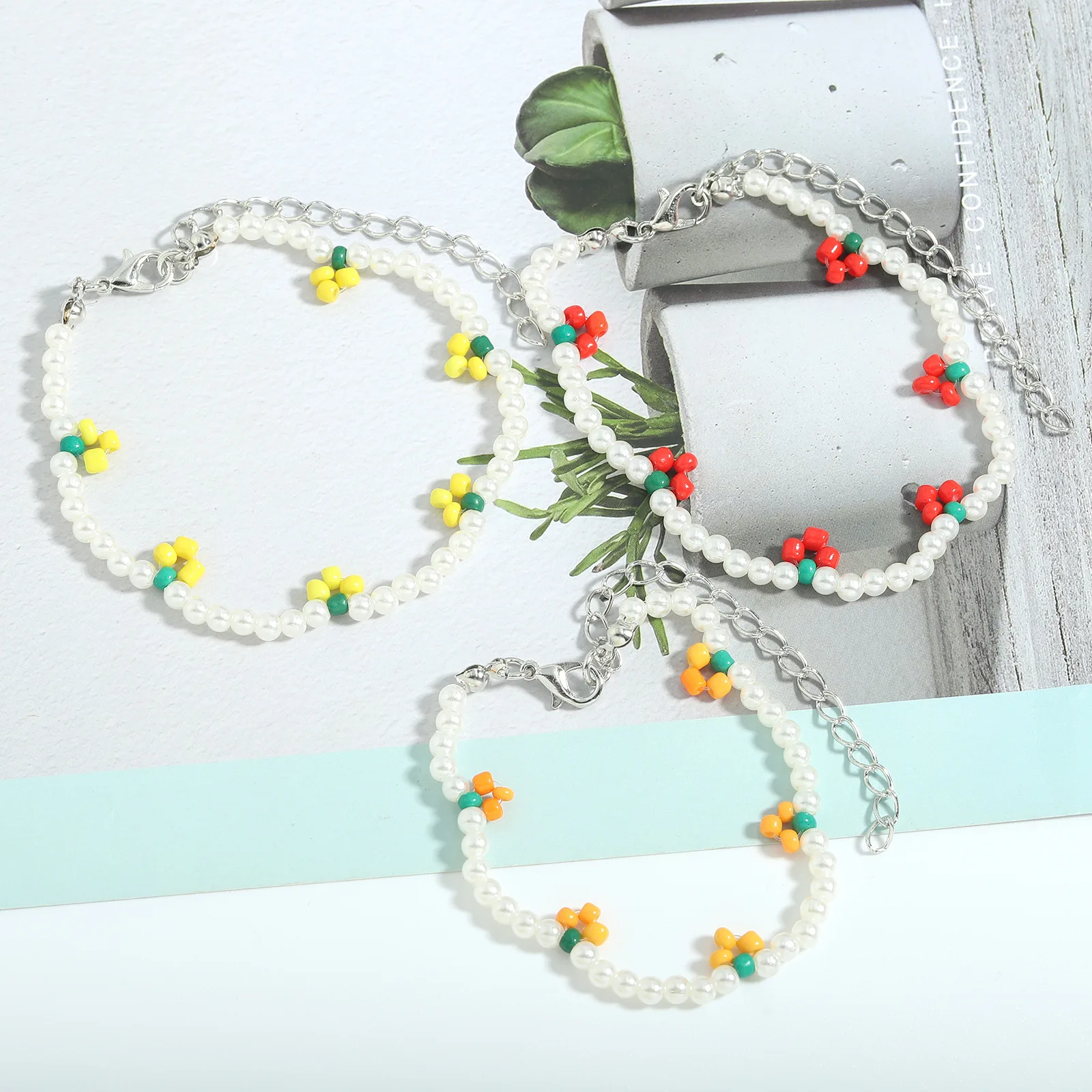 

2021 New Trendy Chic Simple Summer Colorful Handmade Flower Pearl Beaded Resin Bracelet For Women Girls Sweet Boho Jewelry Gift