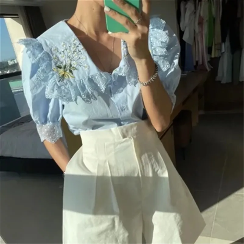 

Blue Korean Style V Neck Embroidery Stitching Loose Single Breasted Puff Sleeve Striped Shirt Top for Women 2021