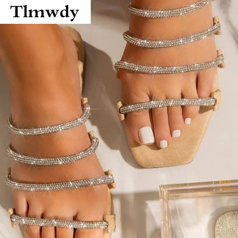 

Женские босоножки 2021 блестящие стразы; Летние сандалии; Шлепанцы на плоской подошве; Модная обувь с открытым носком обувь с квадратным носк...
