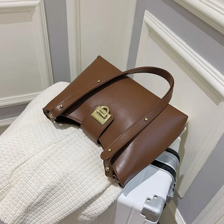 

Shoulder Bag Female Designer Underarm Bag Women Baguette Handbag Purse Backpack Chain Fashion 2021 PU Leather Texture Zipper