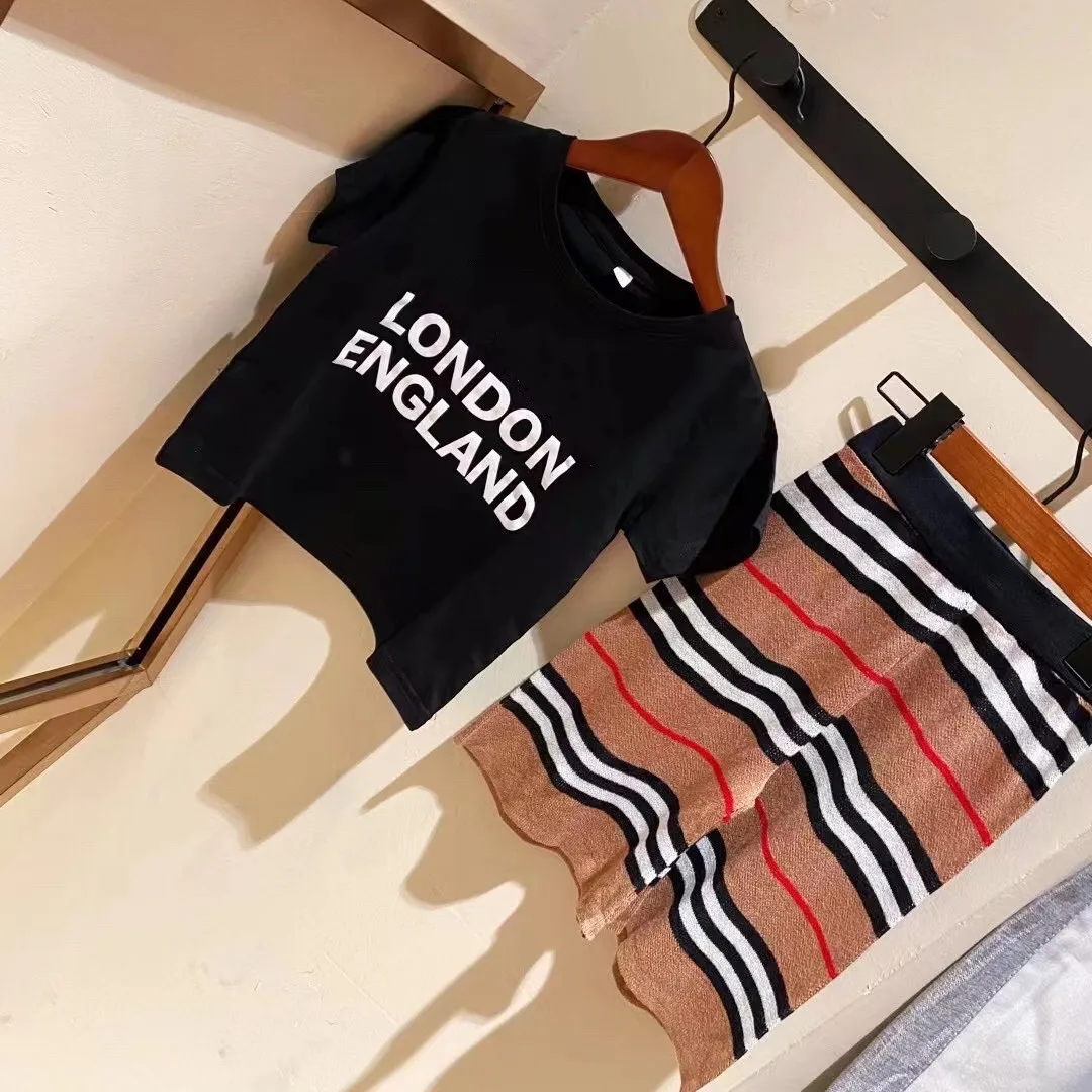 

2021 New Black letter Tee top + Stripe Brown Skirt Brand Girls Clothing set suits 100-150CM