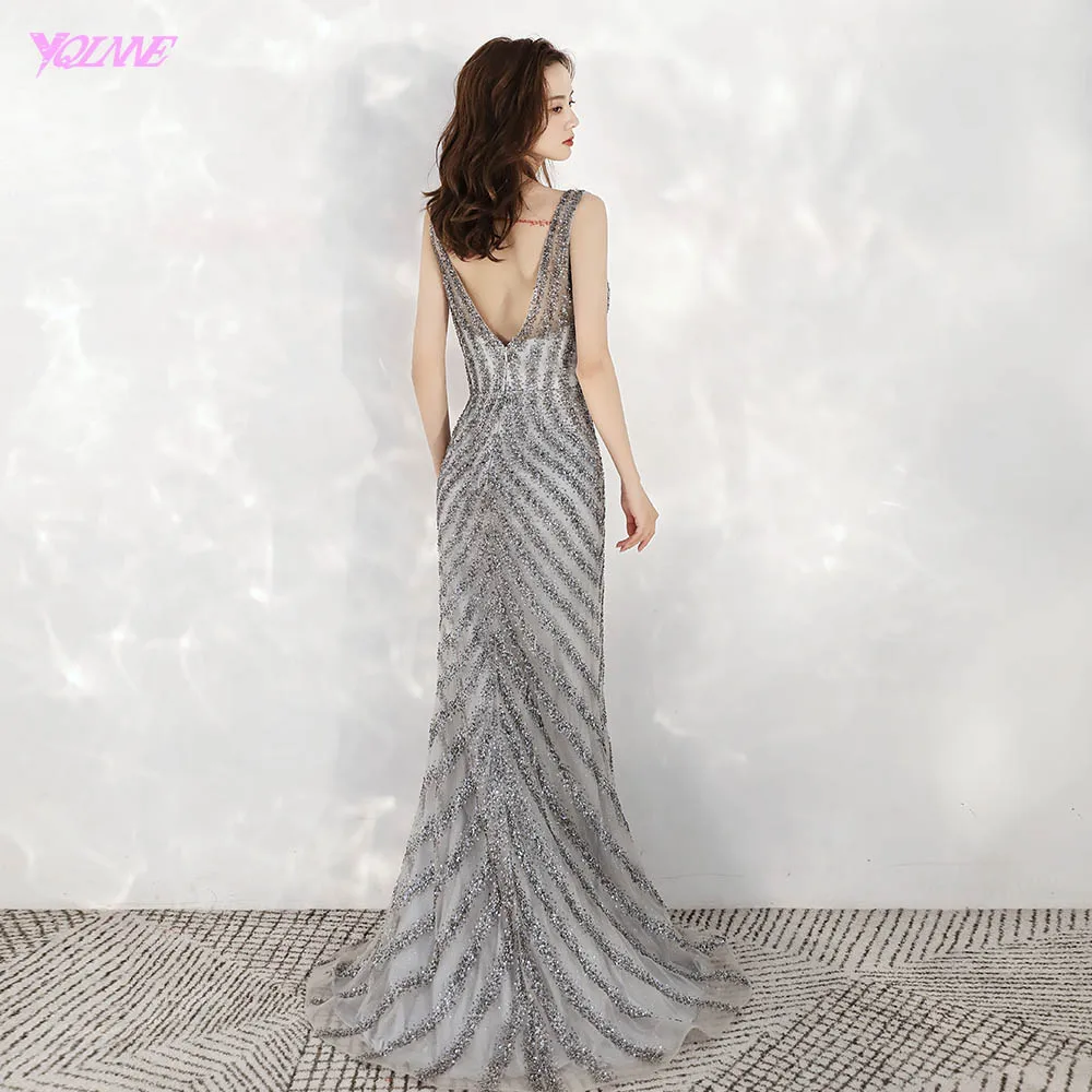 Элегантное серое длинное вечернее платье русалки с v-образным вырезом расшитые