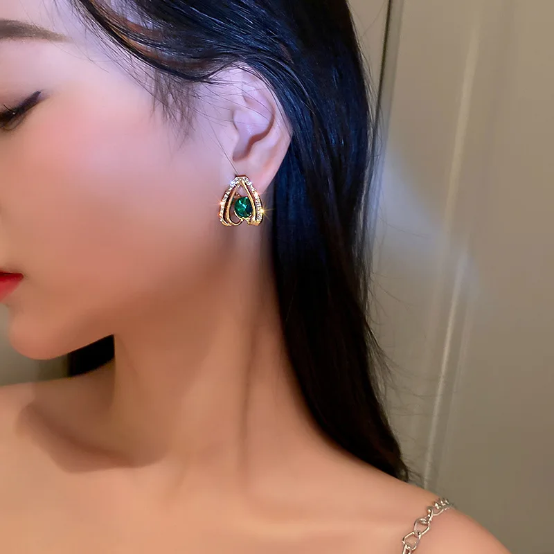 

2021 Korean New Fashion Crystal Love Earrings Temperament Small Versatile Geometric Earrings Women's Jewelry