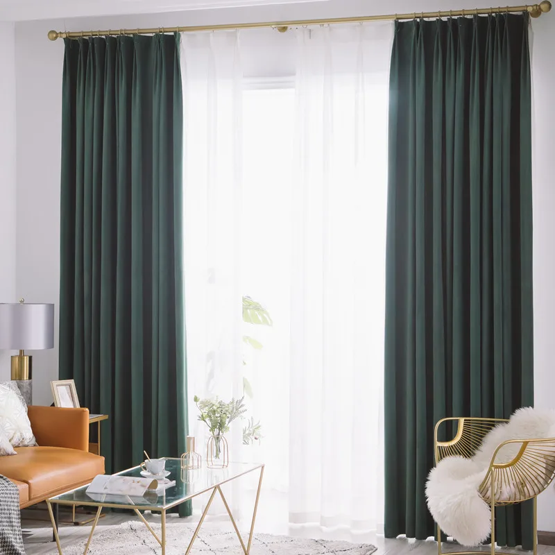 Роскошная бархатная штора в современном минималистичном стиле темно-зеленая