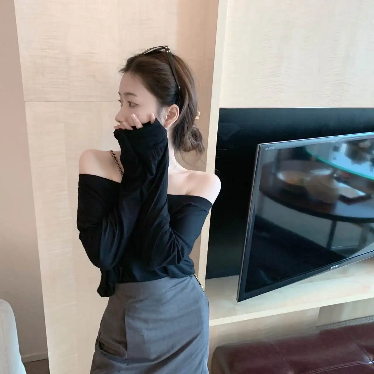 

Off-the-Shoulder Oblique Sneaky Design off-Shoulder Collar Long Sleeve Niche Top Slimming Versatile Solid Color off-Shoulder