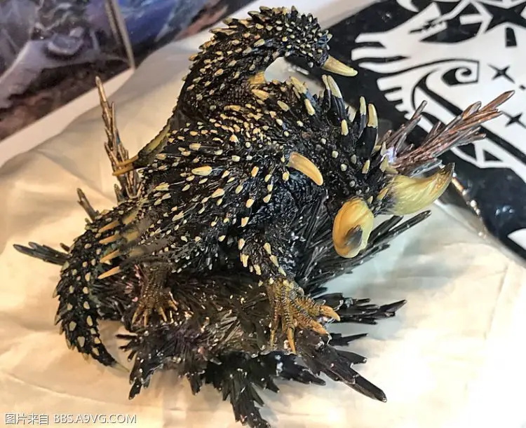 

Hot Game Monster Hunter World Nergigante PVC Figure Statue Cover Monsters Model Toy
