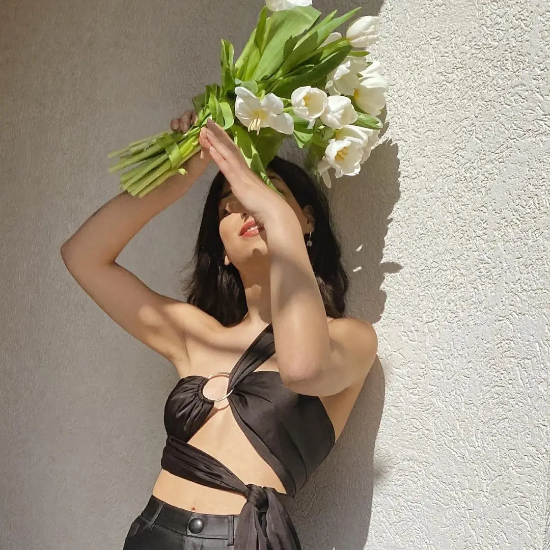 

Green Sexy Halter Crop Tops Women Off Shoulder Cut Out Tanks Top Camisole Outfits 2021 Summer Clothing Streetwear Black Camis