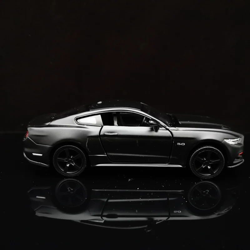 Модель автомобиля Ford mustang GT 1/36 в масштабе Отлитая под давлением игрушечная