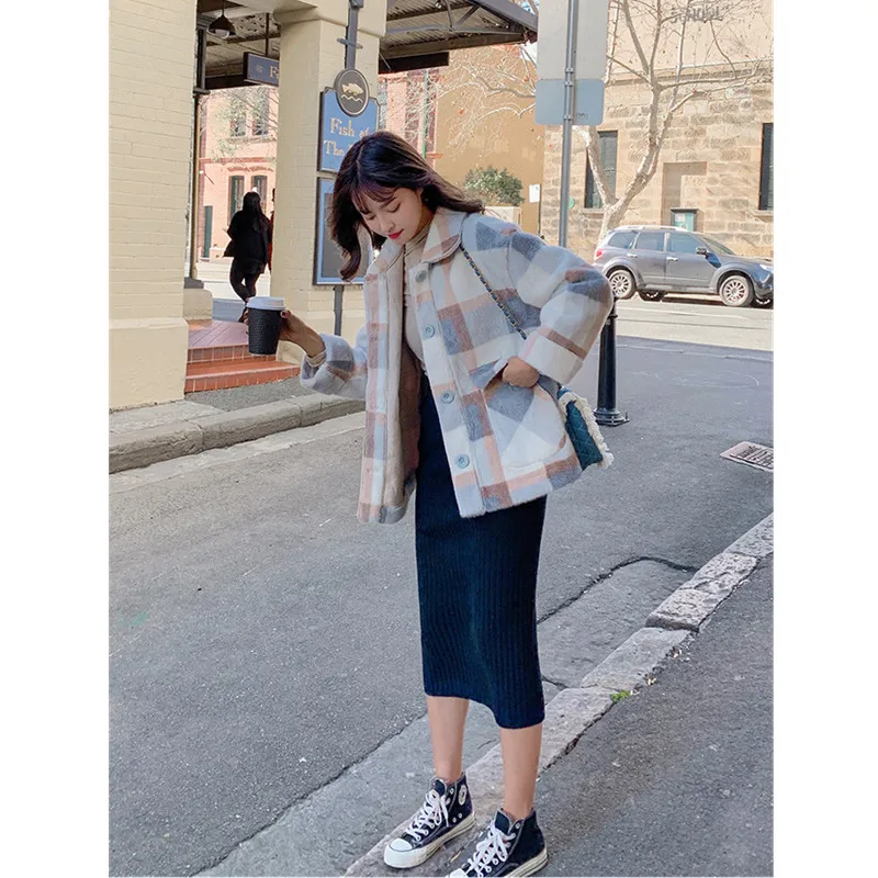 Женское бархатное пальто в клетку короткая осенне-зимняя куртка корейское