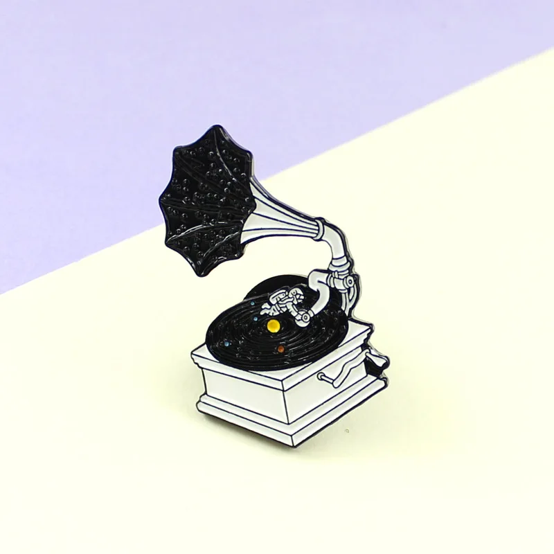 

Creative black and white music player speaker classical mechanical automatic play disc lovers collection metal pin