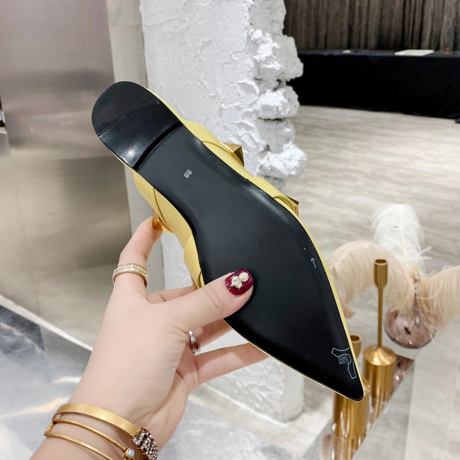 

Flat Shoes 2021 Fashion Mules For Women Natural Leather Pointed Toe Slip On Sandalias Women Slipper Summer Sandals Women's Shoes