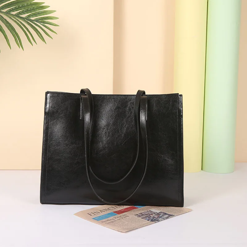 Женская сумка из натуральной кожи черная коричневая вместительная тоут через