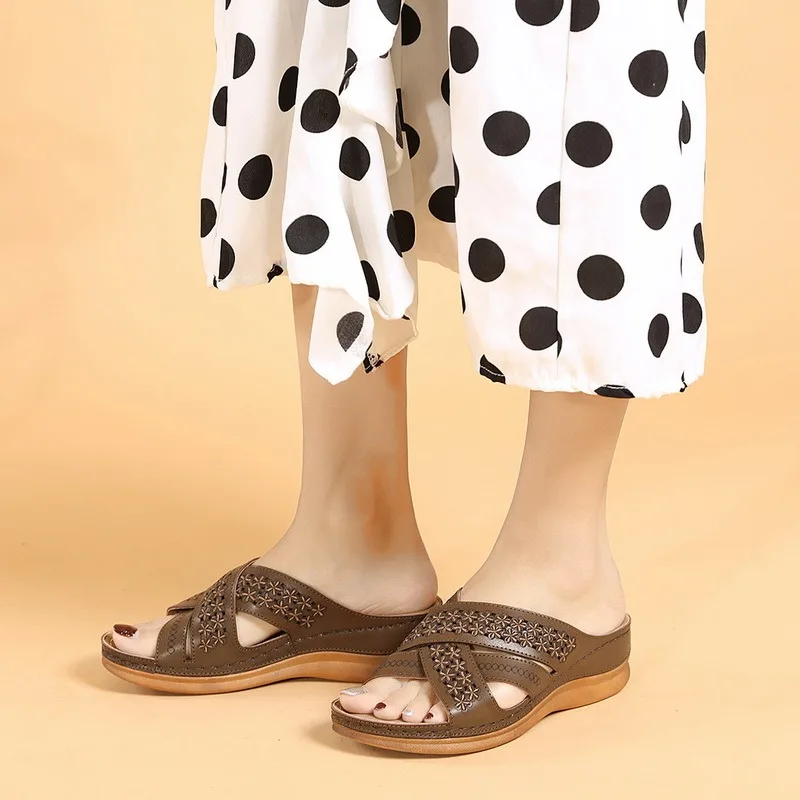 

2021 Summer Ladies Fashion Hollow Car Stitching Electric Embroidered Non-slip Wedge Sandals