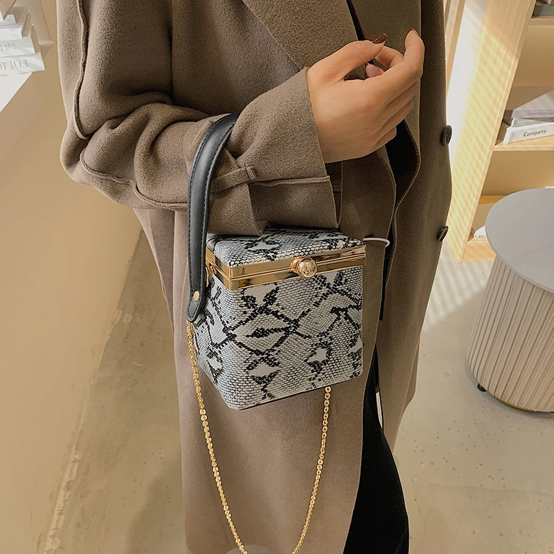 

Роскошная женская сумка-бокс с принтом змеиной кожи, сумка через плечо с цепочкой 2021, модная женская косметичка