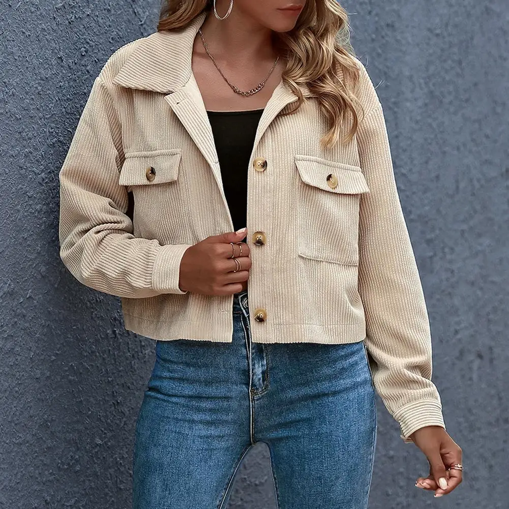 Куртка женская с карманами на пуговицах спереди однотонная