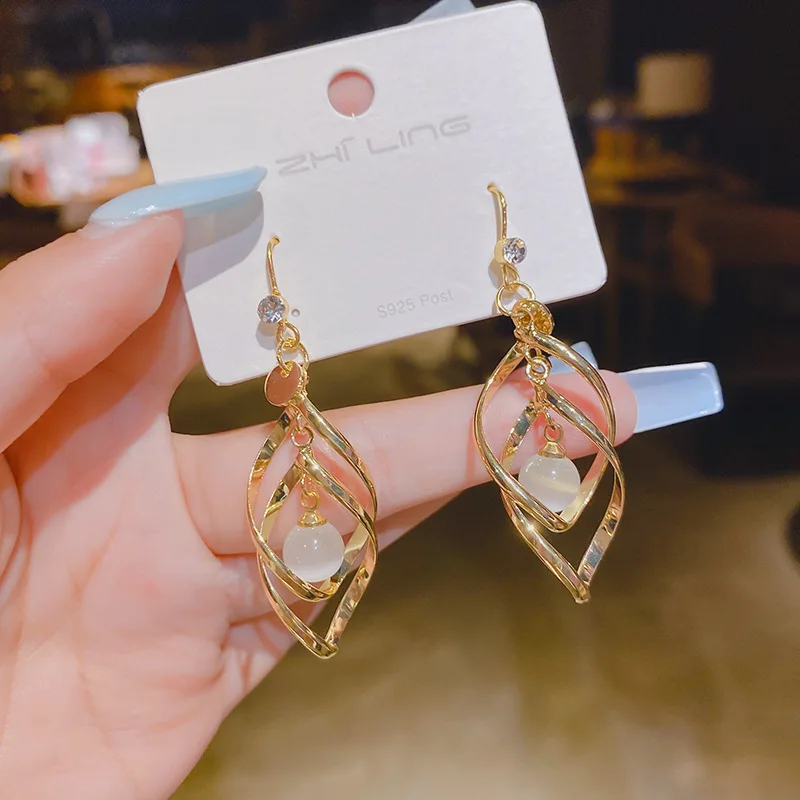 

2021 New South Korea East gate senior temperament feeling net red opal personality spiral wave earrings tassel earrings women