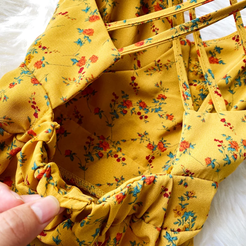 Длинное платье миди с цветочным принтом и v-образным вырезом в стиле бохо летнее