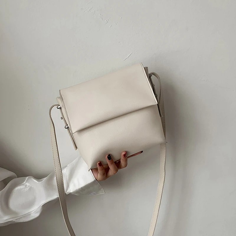 

Woman Handbag Simple One-shoulder Retro Fashion Texture Bucket Bag Ladies Casual And Convenient Shoulder Bag
